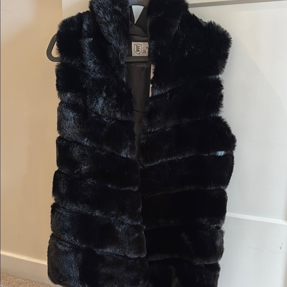 NEW: La Firenze Luxury Black Faux Fur Vest